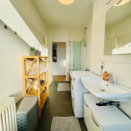 Schicke Im Gruenen Hinterhof *