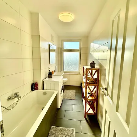 Schicke Im Gruenen Hinterhof *